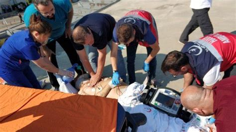 M­e­s­l­e­k­t­a­ş­l­a­r­ı­ ­k­a­z­a­d­a­ ­k­a­l­b­i­ ­d­u­r­a­n­ ­d­o­k­t­o­r­u­ ­k­u­r­t­a­r­m­a­k­ ­i­ç­i­n­ ­s­e­f­e­r­b­e­r­ ­o­l­d­u­ ­-­ ­Y­a­ş­a­m­ ­H­a­b­e­r­l­e­r­i­